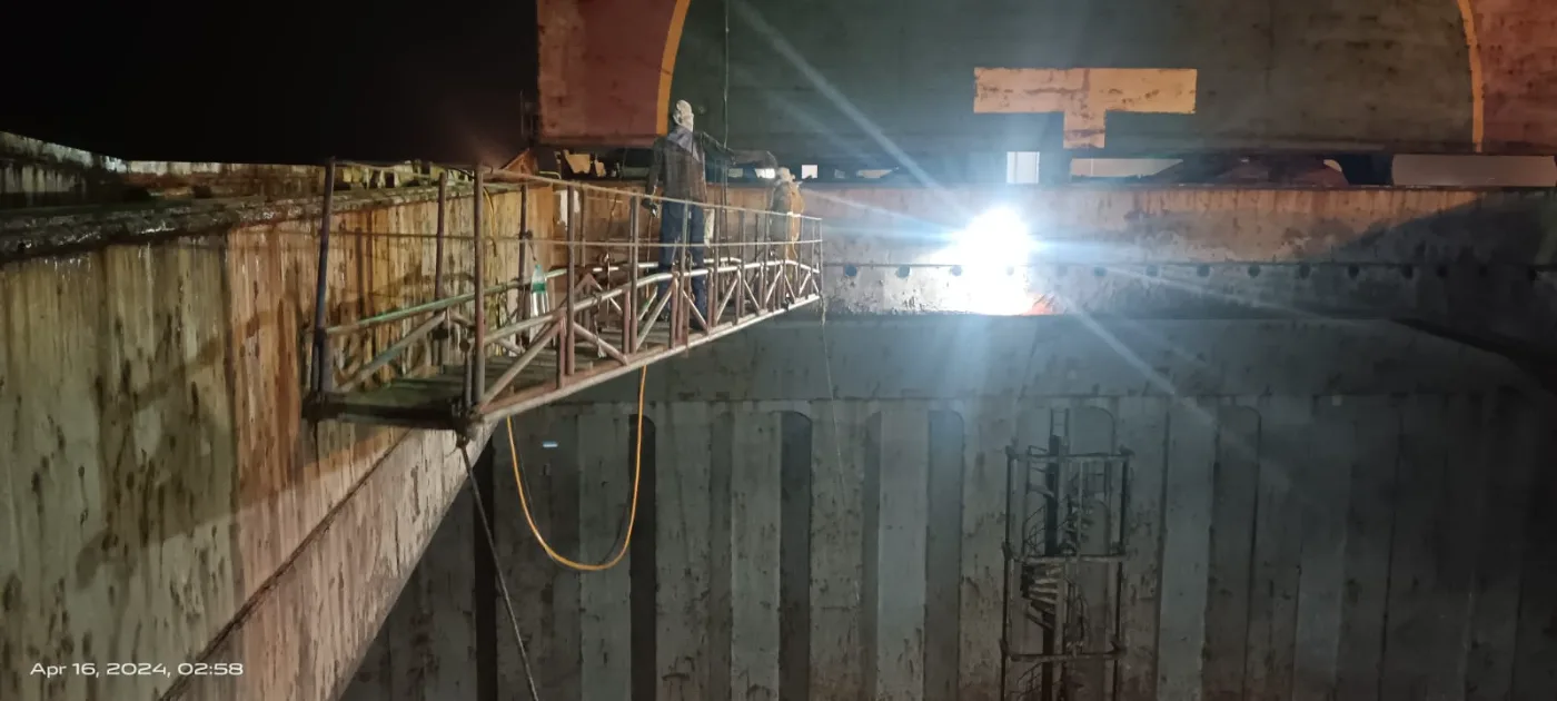 Cleaning barge alongside a bulk carrier at anchorage