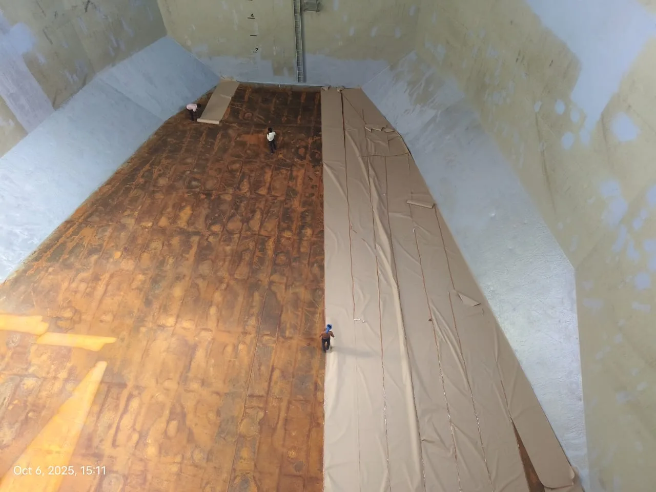 Hold lining laid before loading clean cargo