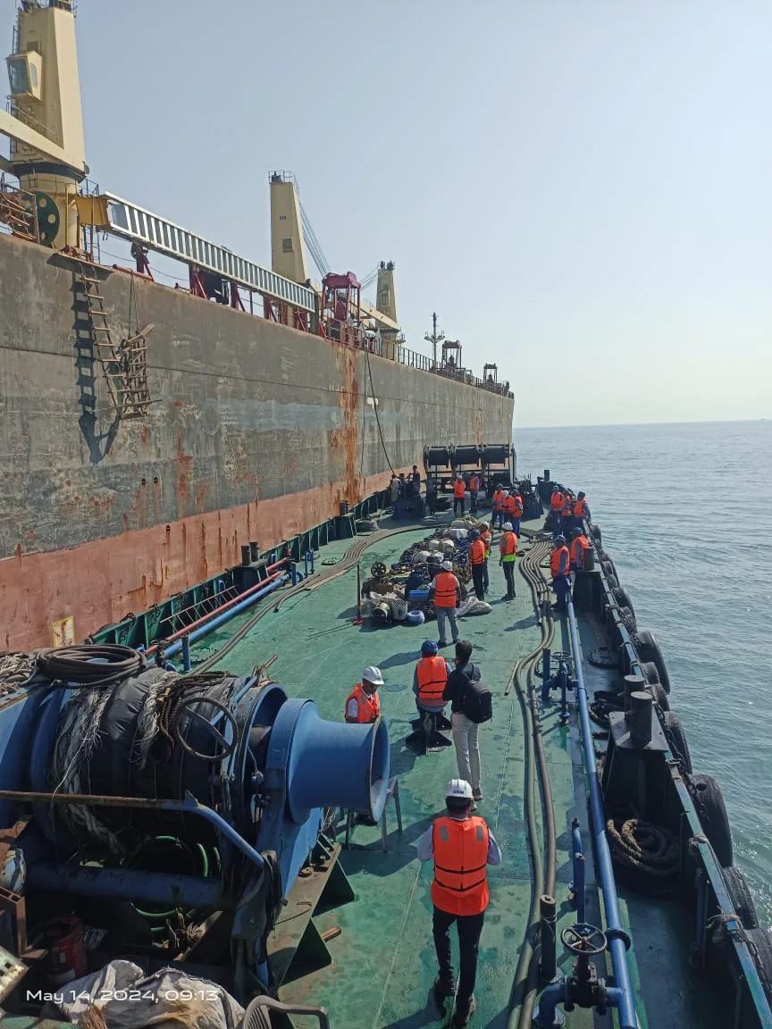 Cleaning a cargo hold bulkhead by hand
